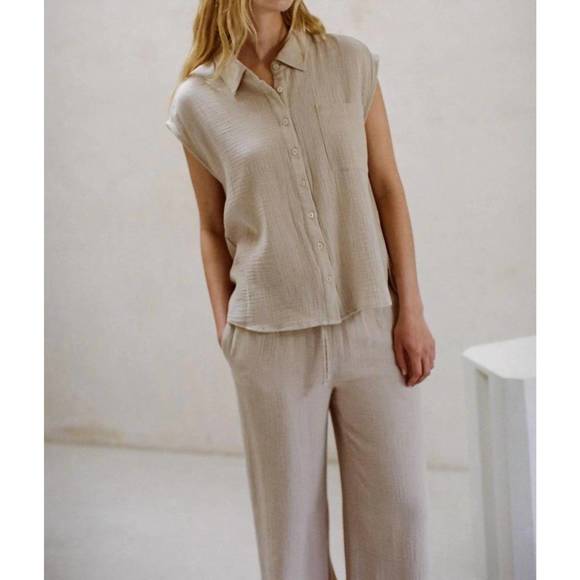 NEW BY TOGETHER sunrise sail top in taupe - Picture 2 of 3